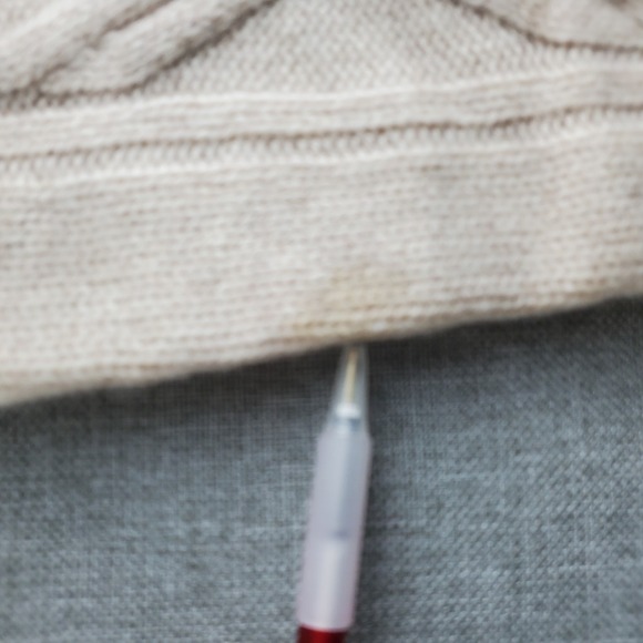 Aqua Cashmere Sweater Womens Medium Beige Crewneck Pullover Cable Knit Fisherman - Picture 16 of 16